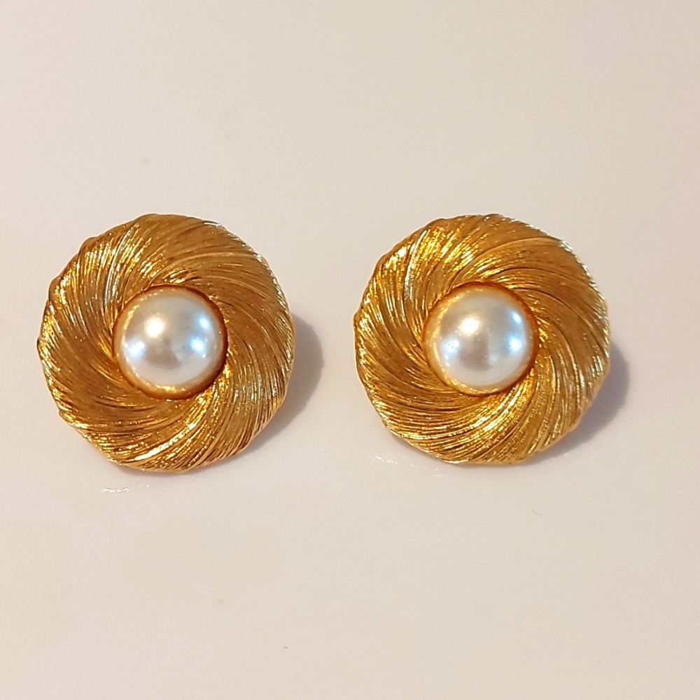 Napier gold tone earrings